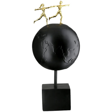 Skulptur – Schwarzes Kunstharz, Goldene Akzente, Weltkugel Motiv - Around the World | Gilde