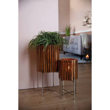 Übertopf – Braunes Holz, Silberfarbener Edelstahl, Hohe Form, 60 cm - Berkley | Gilde