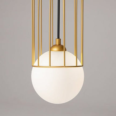 Pendelleuchte mit goldfarbener Metallbasis und Kristallkugeln im luxuriösen Design – Brooklyn | Maytoni - Esszett Luxury | Stilvolles Wohnen mit Charakter