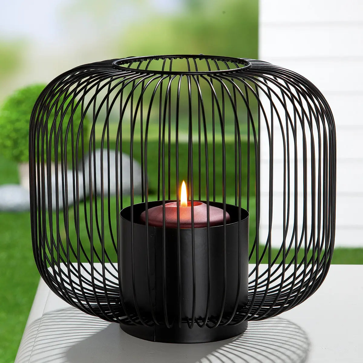 Windlicht – Filigrane Metallstruktur, Schwarze Oberfläche, Stilvoller Glaseinsatz, 24 cm - Filo | Gilde