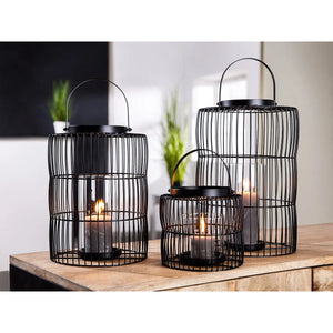 Windlicht – Schwarzes Metall, Elegante Bühne, Stilvoller Glaseinsatz, 44 cm - Stage | Gilde