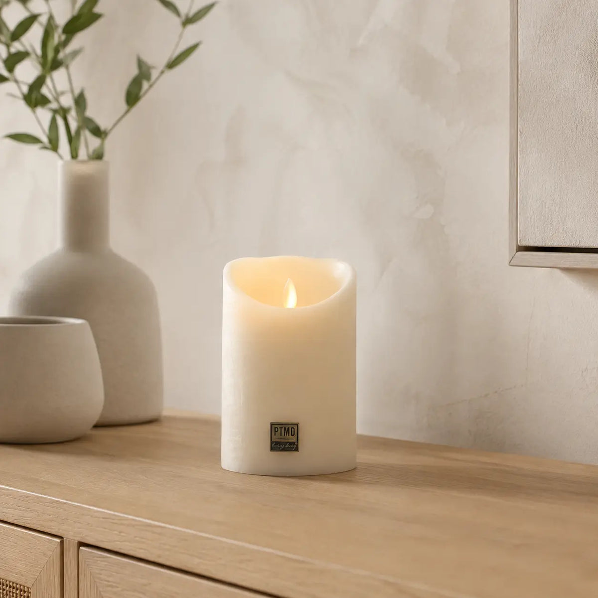 LED-Kerze – L Größe, Bewegliche Flamme, Timer-Funktion - batteriebetrieben | PTMD