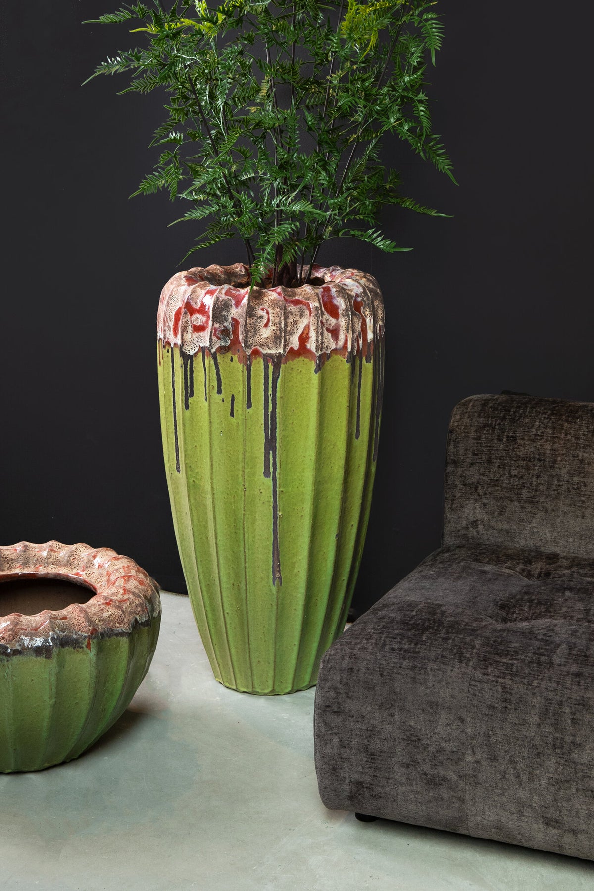 Ceramic pot, rough finish, organically ribbed round, L – Linex | PTMD