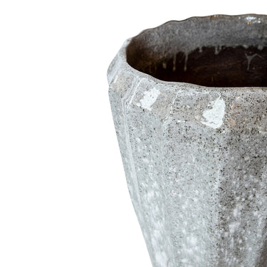 Vase aus Keramik, rund, weiß mit gerippter Struktur – Olver | PTMD - Esszett Luxury | Stilvolles Wohnen mit Charakter