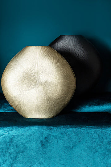 Topf – Schwarzes Aluminium, Ovales Design, Streifenmuster - Tiro | PTMD
