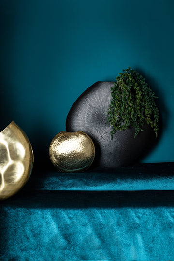 Topf – Schwarzes Aluminium, Ovales Design, Streifenmuster - Tiro | PTMD