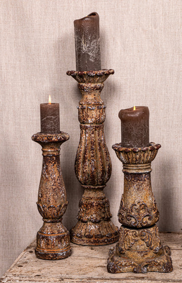 Kerzenständer aus Beton in Burnt Red und Creme mit quadratischem Sockel – Burnt | PTMD