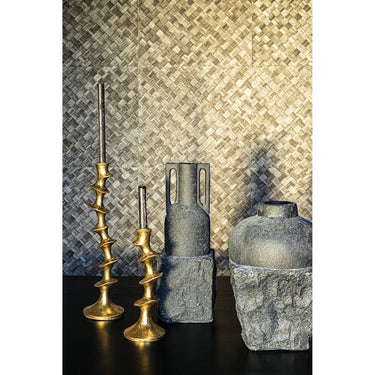 Kerzenhalter aus Polyharz mit feiner Reliefstruktur schlanker Form & handveredeltem Finish – Movy | PTMD - Esszett Luxury | Stilvolles Wohnen mit Charakter