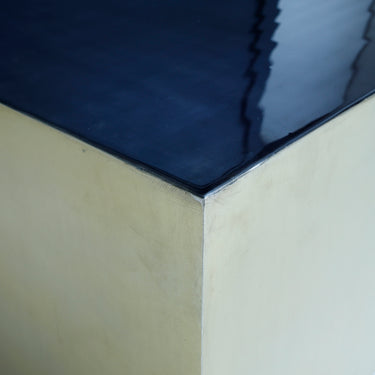 Couchtisch aus Eisen mit quadratischem Schwarzglanz - Design – Irvy | PTMD - Esszett Luxury | Stilvolles Wohnen mit Charakter