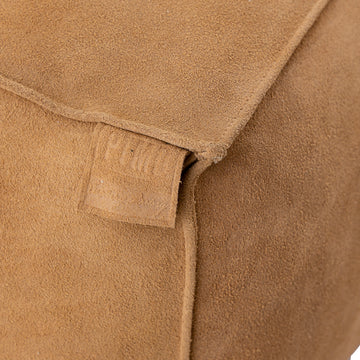 Hocker quadratisch aus Wildleder mit handgefertigtem Finish und dekorativer Naht – Marieke | PTMD - Esszett Luxury | Stilvolles Wohnen mit Charakter