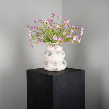 künstliche blume Cosmos mit filigranen Knospen und dekorativer handgearbeiteter Ausführung – Garden Flower | PTMD - Esszett Luxury | Stilvolles Wohnen mit Charakter