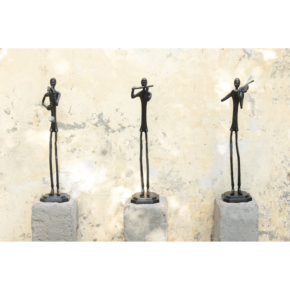 Statue aus Aluminium, Musikerfigur mit Flöte, handgefertigte Verarbeitung – Kali | PTMD - Esszett Luxury | Stilvolles Wohnen mit Charakter