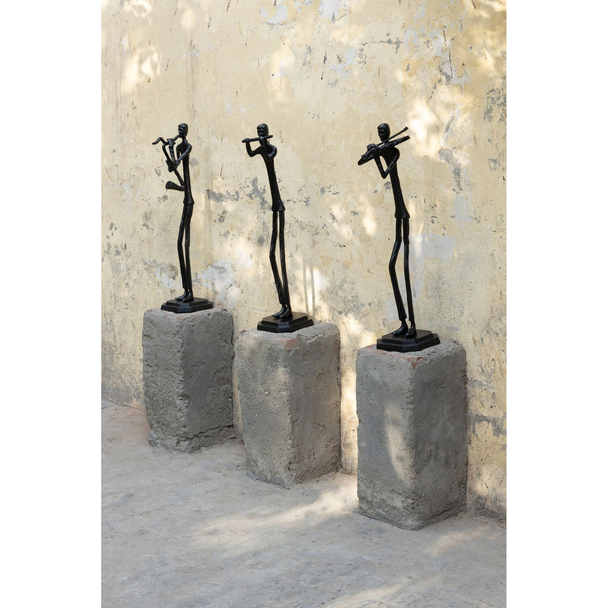 Statue aus Aluminium, Musikerfigur mit Flöte, handgefertigte Verarbeitung – Kali | PTMD - Esszett Luxury | Stilvolles Wohnen mit Charakter