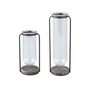 Vase aus massivem Glas, runde Form, Metall - und Marmorsockel – Kirsa S | PTMD - Esszett Luxury | Stilvolles Wohnen mit Charakter