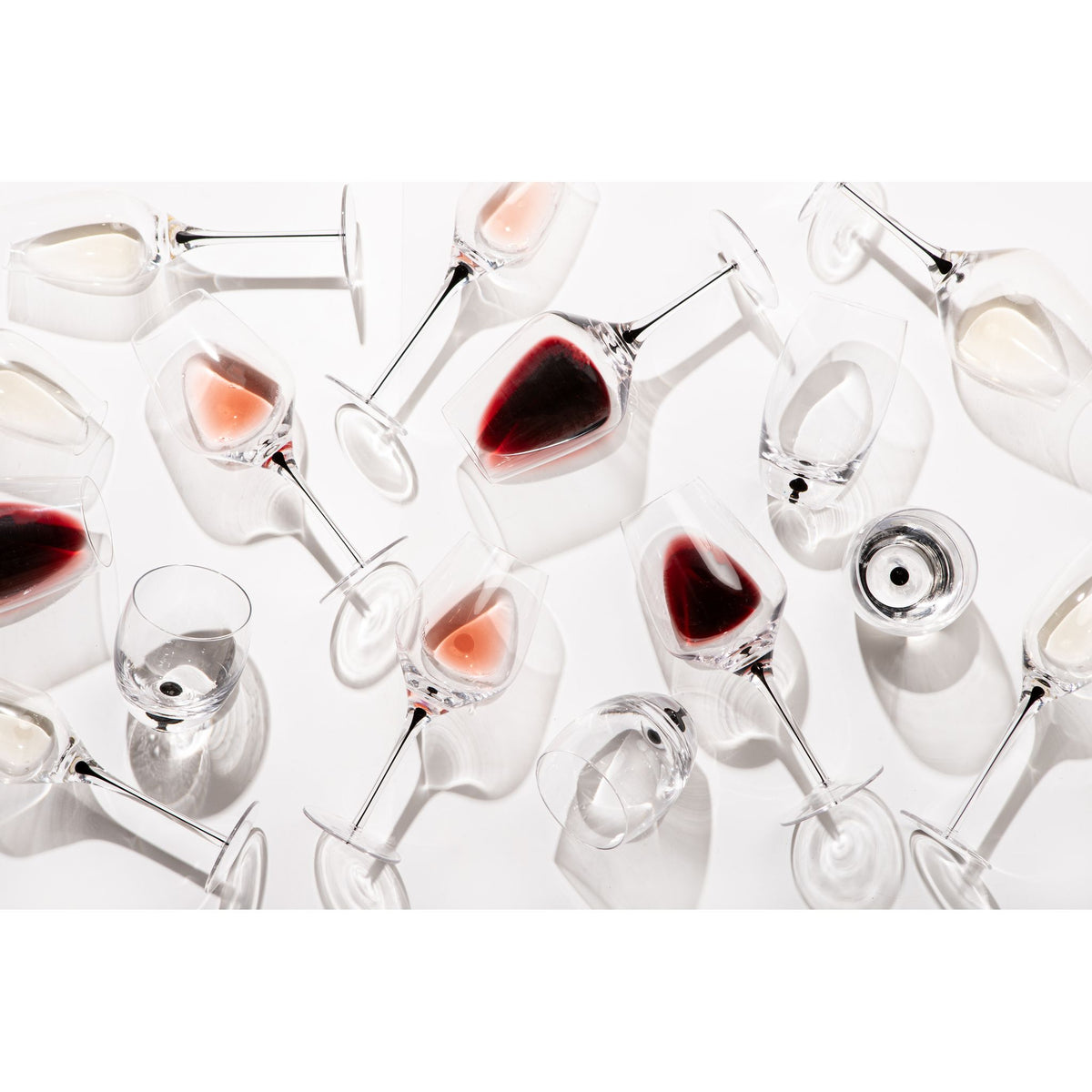 Champagnerglas - Glas, klar, schwarzer Tropfen-Akzent, organisch – Clive | PTMD