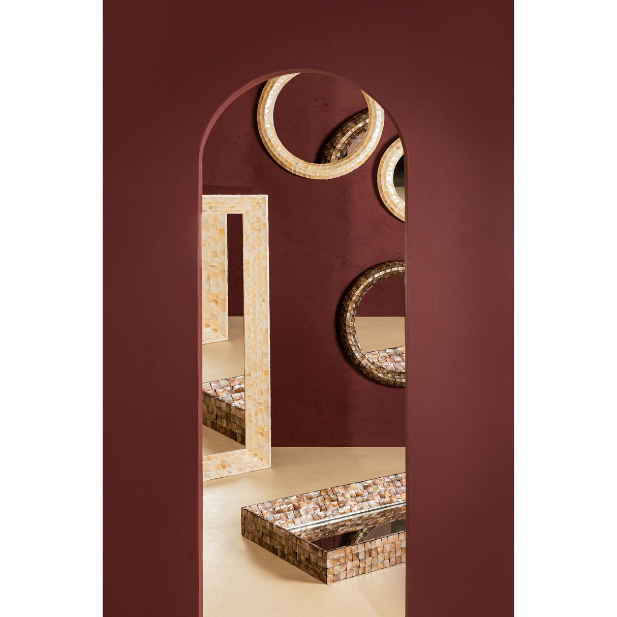 Spiegel – Schalendesign, Runde Form, Kunststoff Material, Bronze, S – Chelsae | PTMD