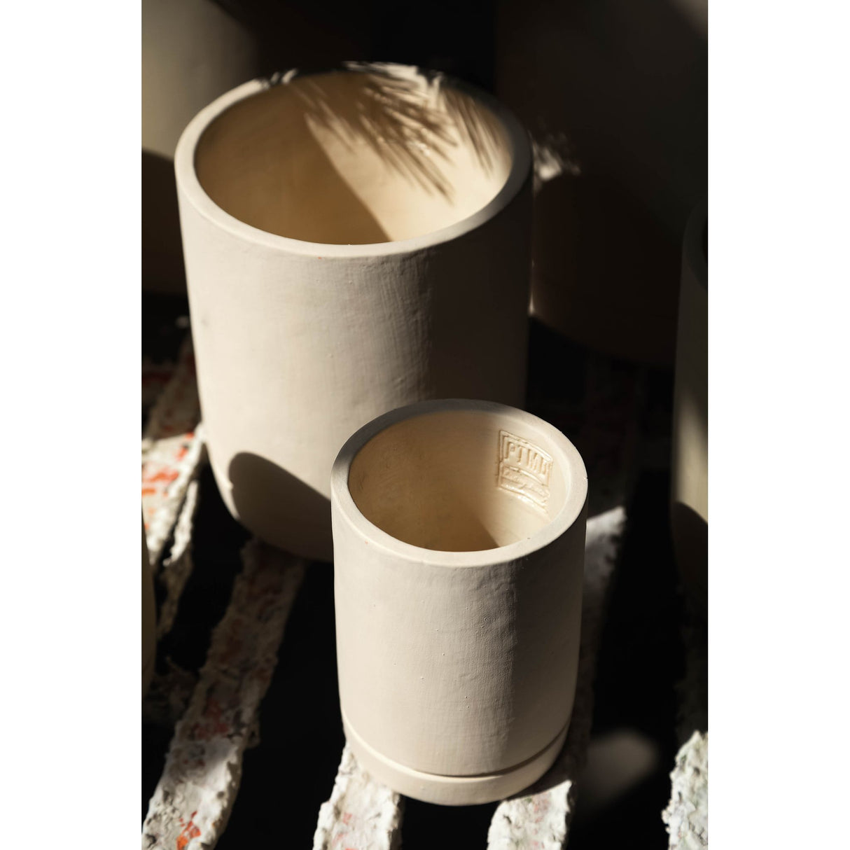 Blumentopf - Zylindrischer Zement, Runde Form, Matte Oberfläche, Taupe, S – Vik | PTMD