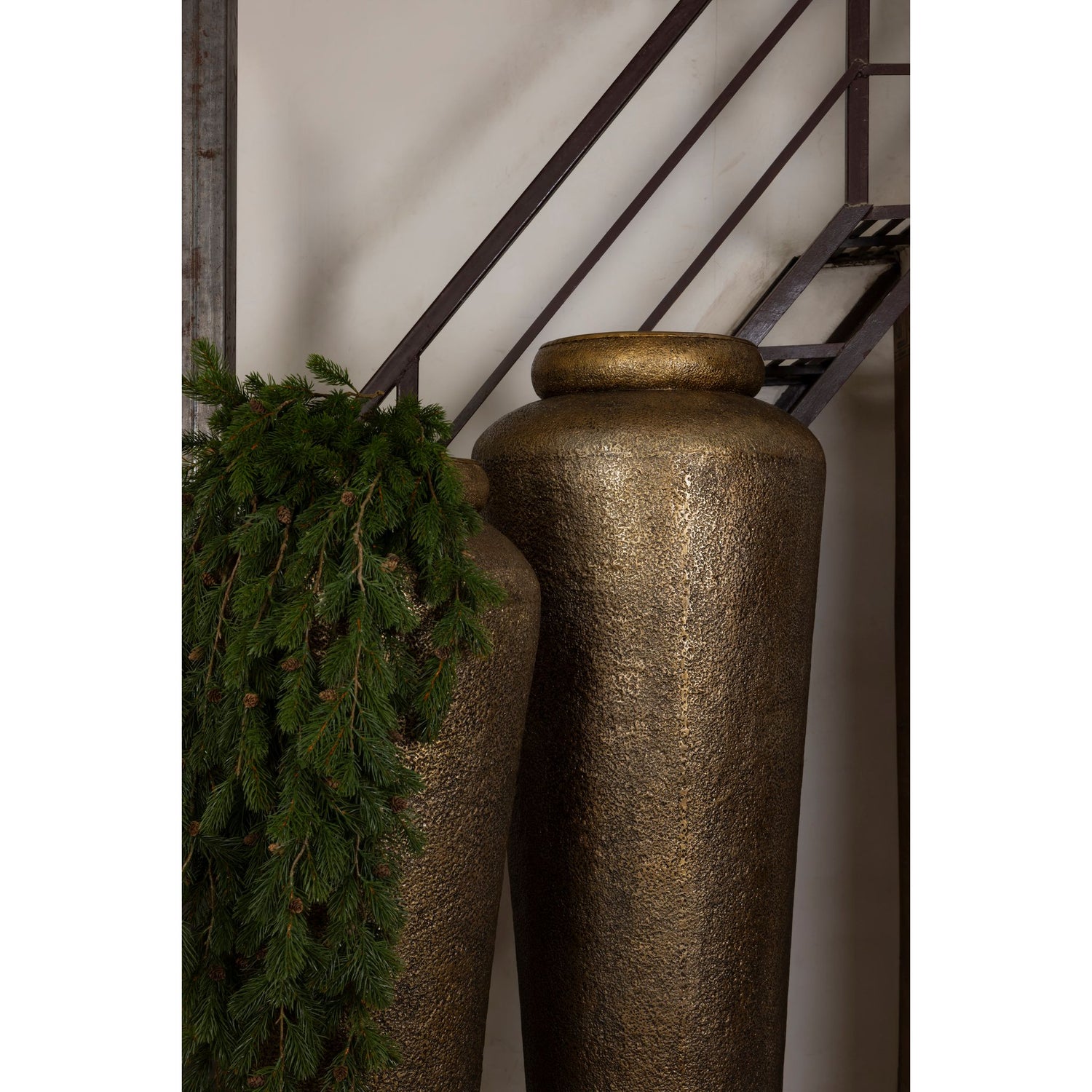 Flowerpot – Round Shape, Aluminum Sheet, Gold Surface, L – Zavir | PTMD