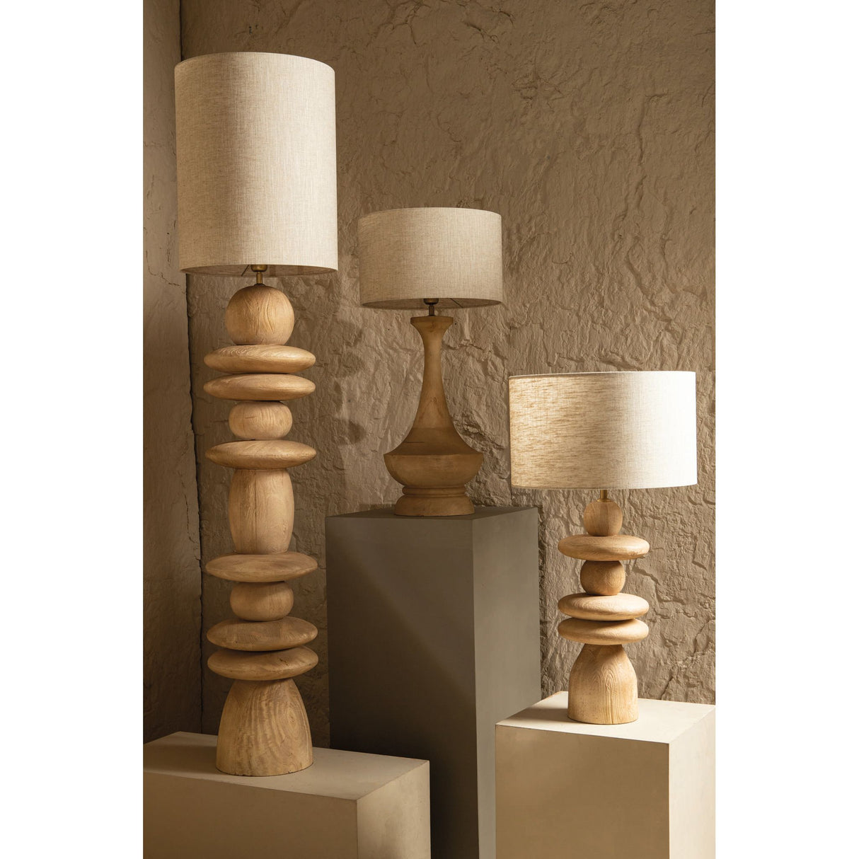 Stehlampe – Rundes Design, Mangoholz, Stabile Basis, Natur – Callain | PTMD