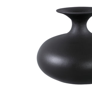 Pot – Ceramic Stoneware, Bulbous Design, Black, M – Lyndsay | PTMD
