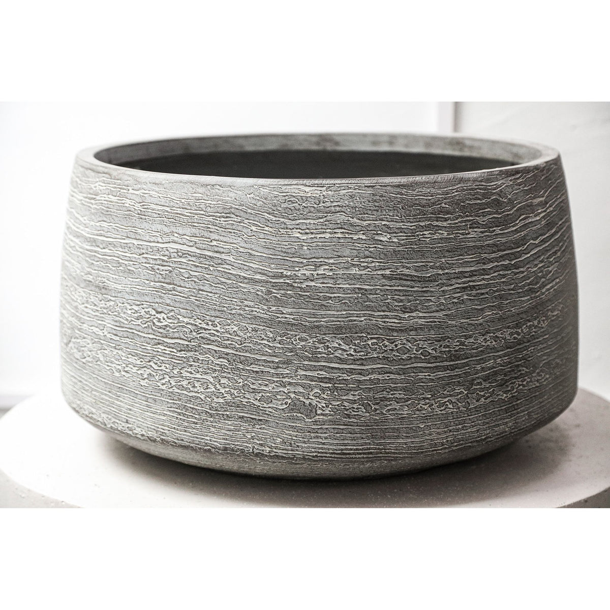 Pot – gray surface, linear texture, round shape, tall shape – Giulietta | PTMD
