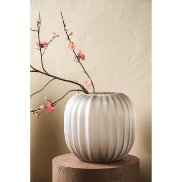 Vase – Sand Farbton, Glas Material, Geripptes Design, Niedrige Form – Levente | PTMD