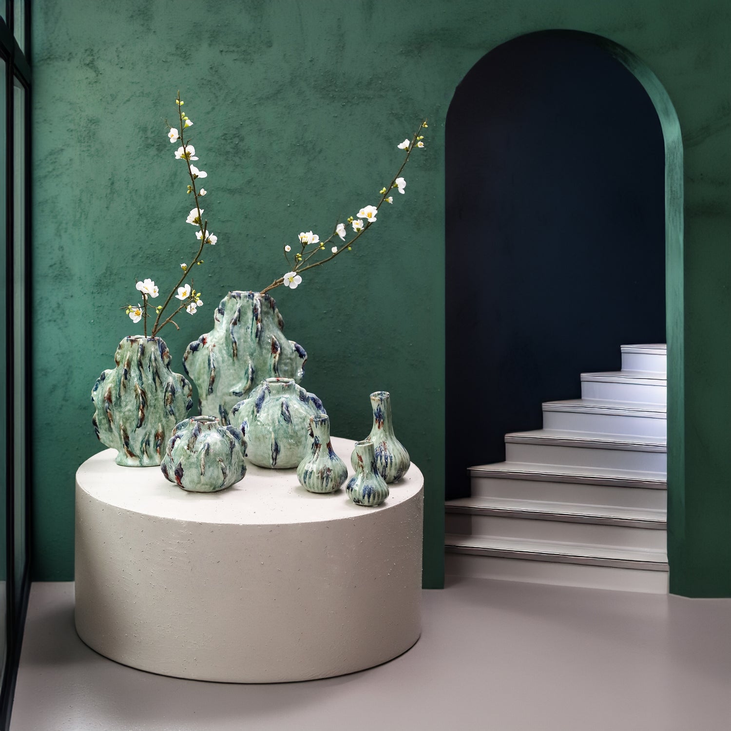 Vase – Knoblauchform Design, Keramik Material, Grüne Farbe, L – Jaclyne | PTMD