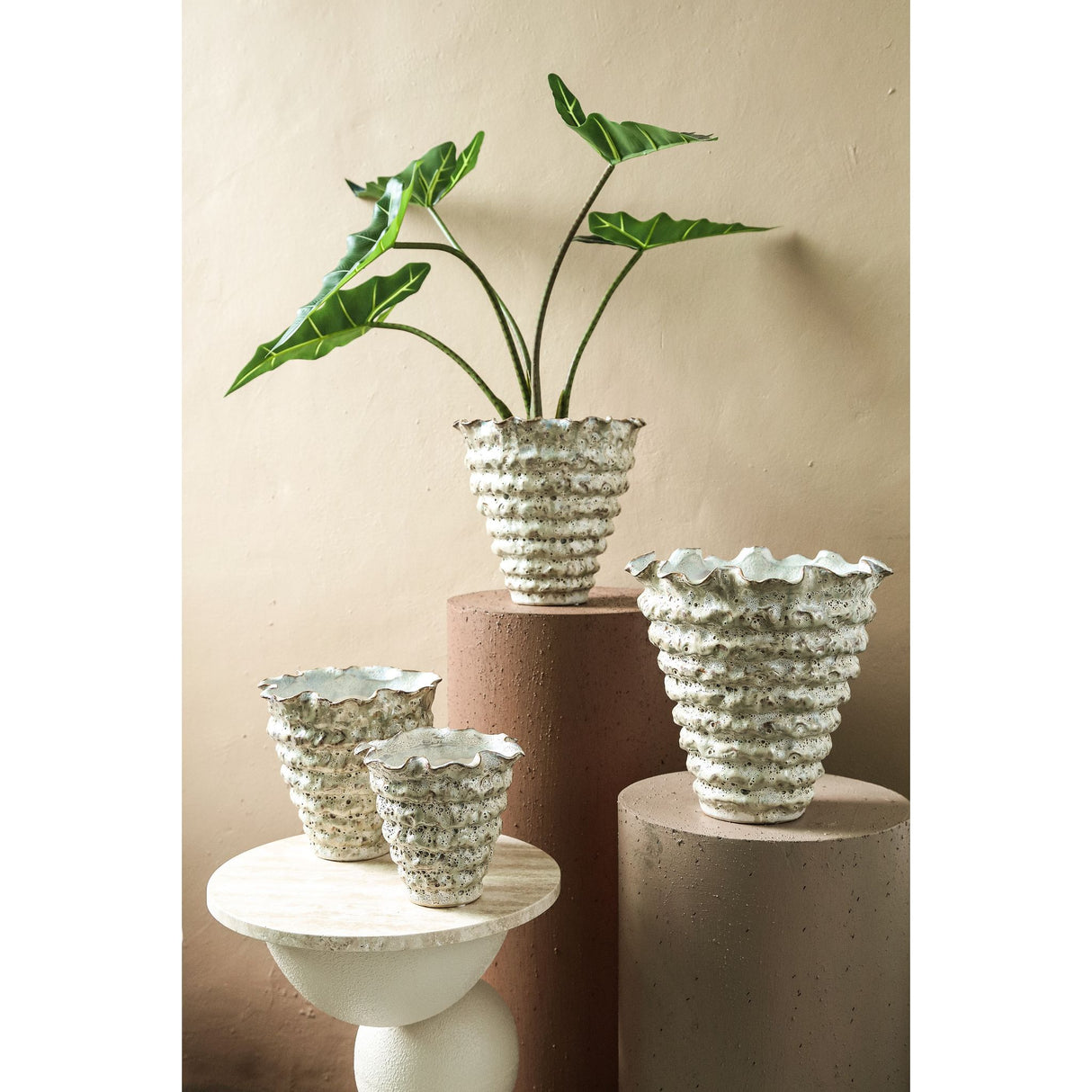 Pot – Irregular Shape, Ribbed Surface, Cream Color, Ceramic Material, XL – Nianh | PTMD