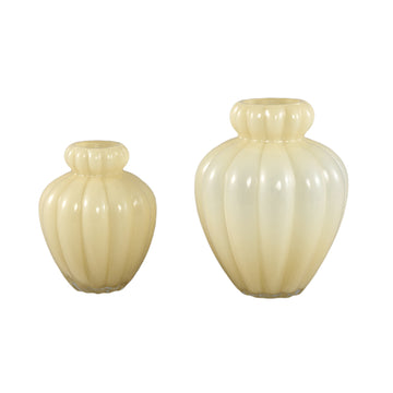 Vase – Gerippte Struktur, Milchglas Material, Creme, Kleiner Rand, L – Syamer | PTMD