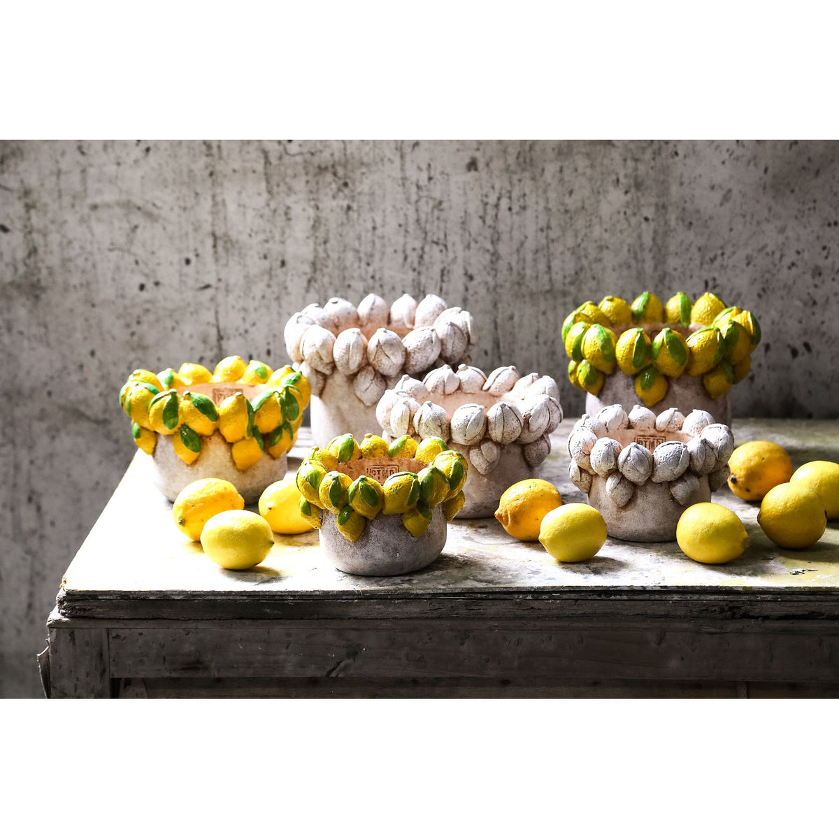 Blumentopf – Runde Form, Zement Material, Zitronen Muster, Gelbe Oberfläche, S – Latesha | PTMD
