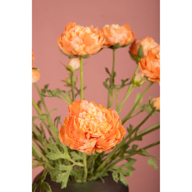 Ranunkelblume – Oranger Ranunkelzweig mit Knospe und Blättern aus Polyestergewebe | PTMD