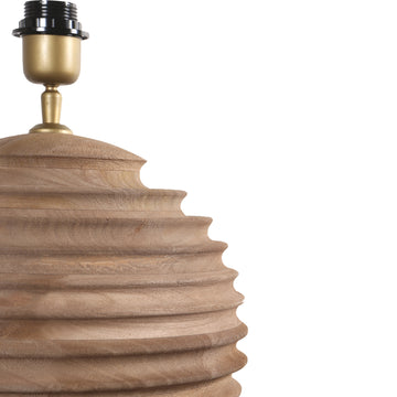 Tischlampe aus Mangoholz mit Naturton und gerippter Struktur in runder Form – Roven | PTMD