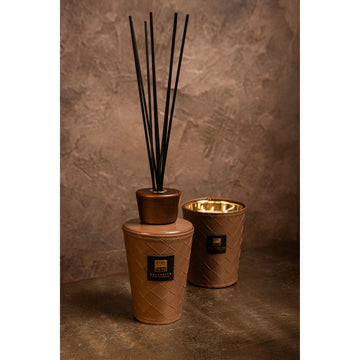 Duftkerze mit Lederdetail & handveredeltem Finish (900 gr) M – Oakwood & Blackcurrant | PTMD
