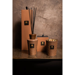 Duftkerze mit Lederdetail & handveredeltem Finish (900 gr) M – Oakwood & Blackcurrant | PTMD