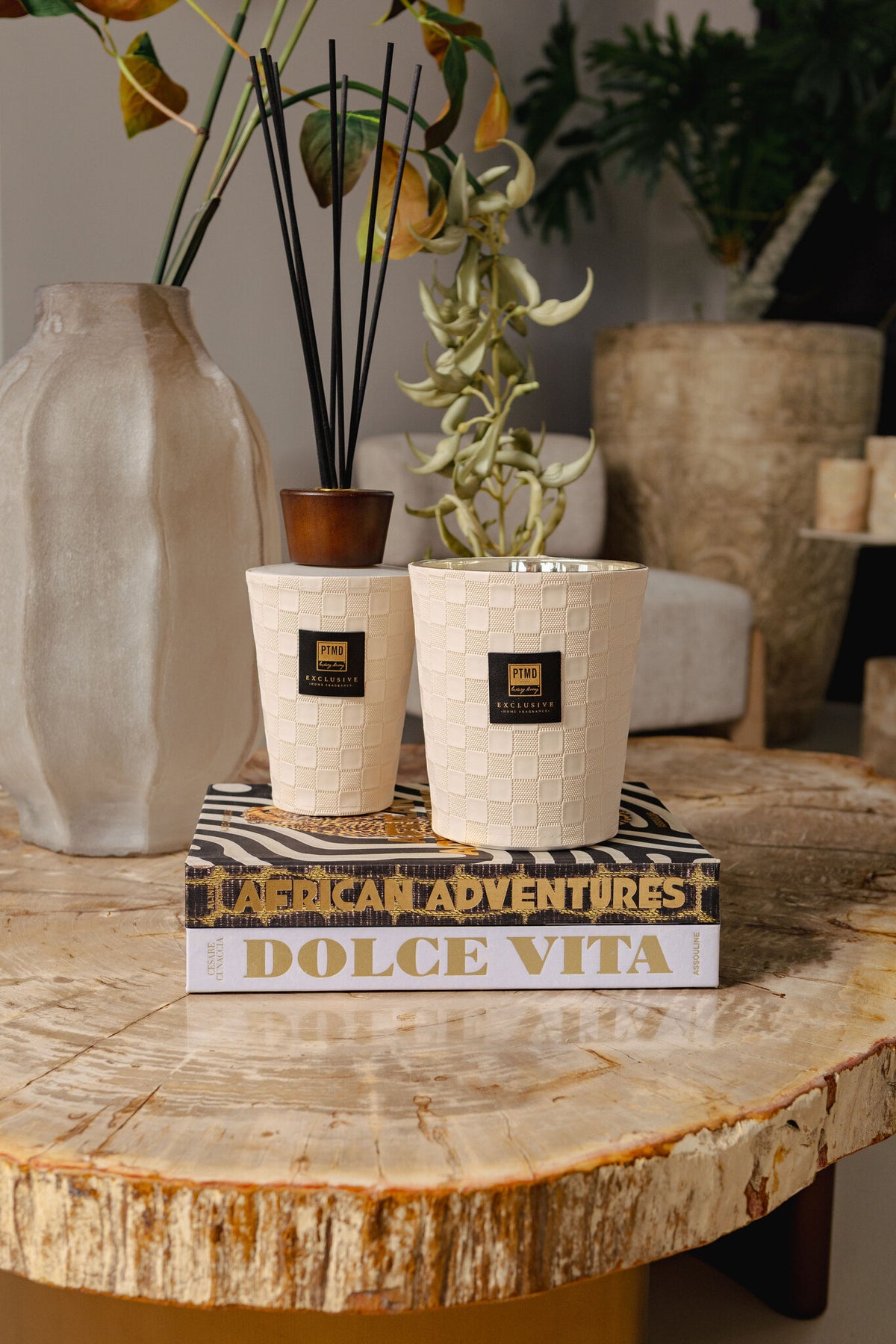 Scented Candle with Leather Detail & Hand-Finished Finish (1.4 kg) L – Black Forest | PTMD