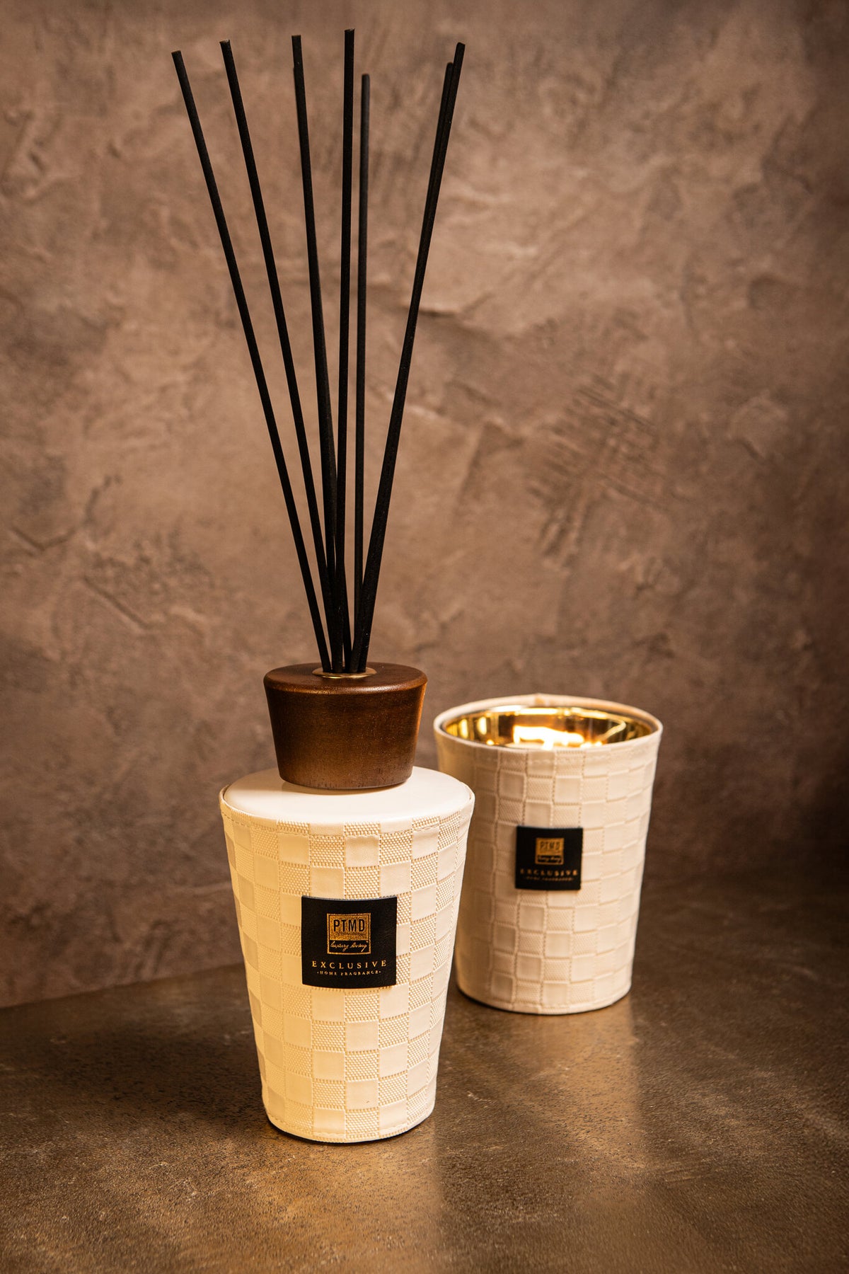Scented Candle with Leather Detail & Hand-finished (0.9 kg) M – Black Forest | PTMD