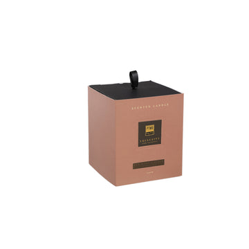 Duftkerze mit Lederdetail & handveredeltem Finish (900 gr) M – Oakwood & Blackcurrant | PTMD