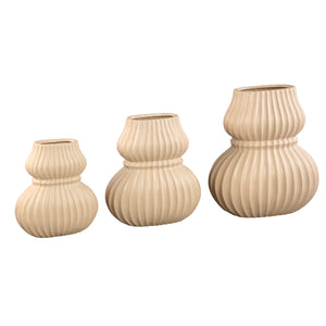 Vase – cremefarbene Gestaltung, ovale Formgebung, gerippte Oberfläche, S – Halta | PTMD
