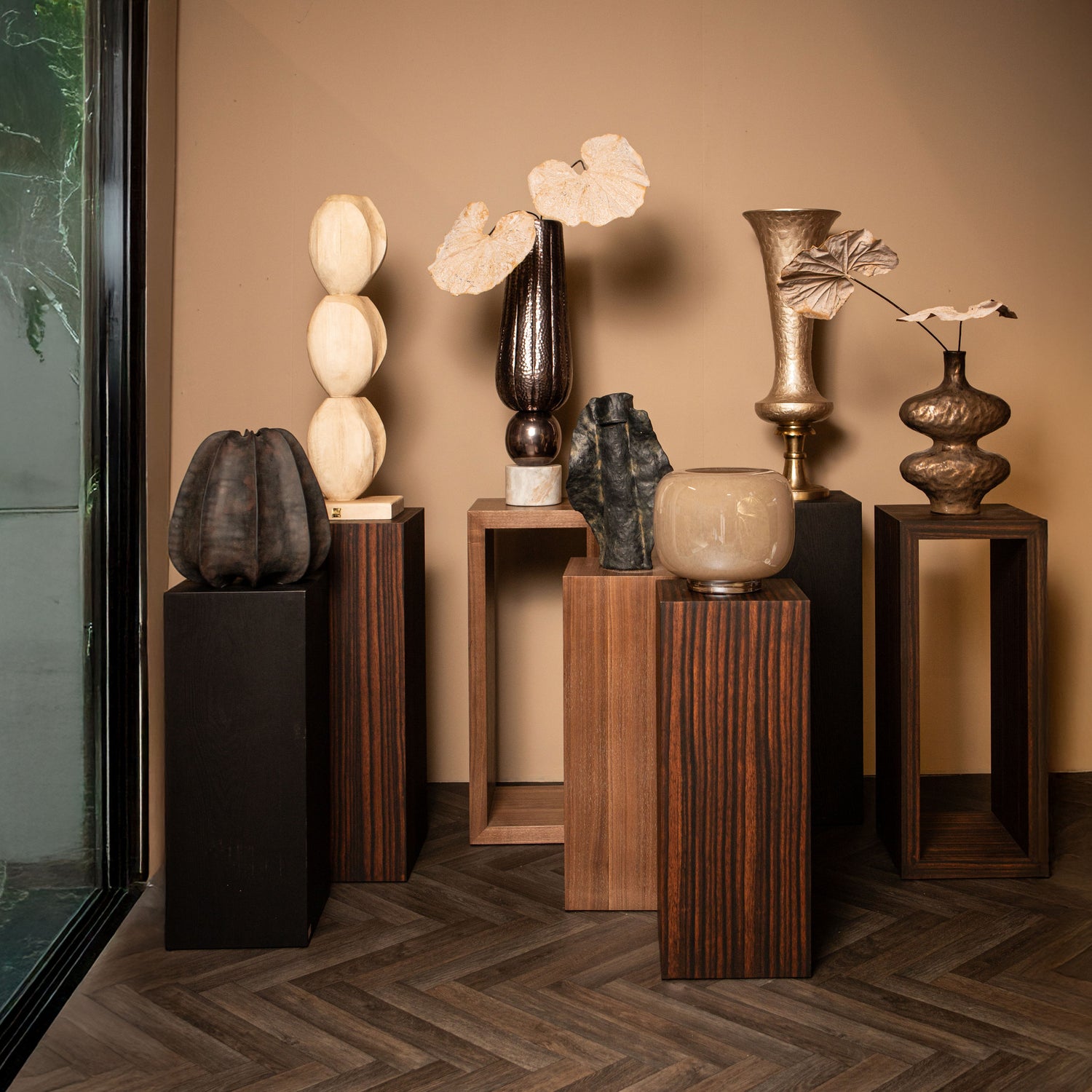 Column made of wood with veneer surface, black finish, semi-handcrafted – Tiess | PTMD