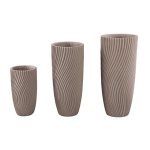Vase – Runde Form, Linienmuster Design, Beige Oberfläche, Zement Material, M – Lianna | PTMD