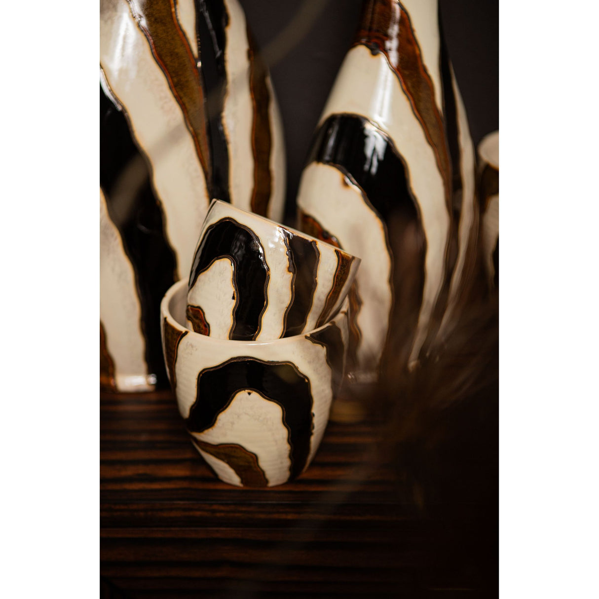 Flowerpot – Dark brown color, line design, ceramic material, M – Evelin | PTMD