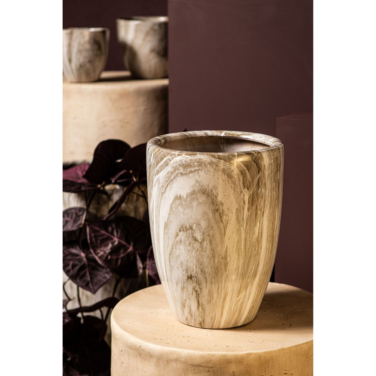 Blumentopf – Beige Oberfläche, Marmoroptik Design, Keramik Material, L – Miah | PTMD