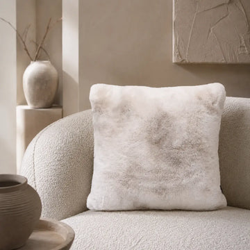 Kissen – Kunstfell, Flauschige Haptik, Quadratische Form, Creme, S – Linde | PTMD