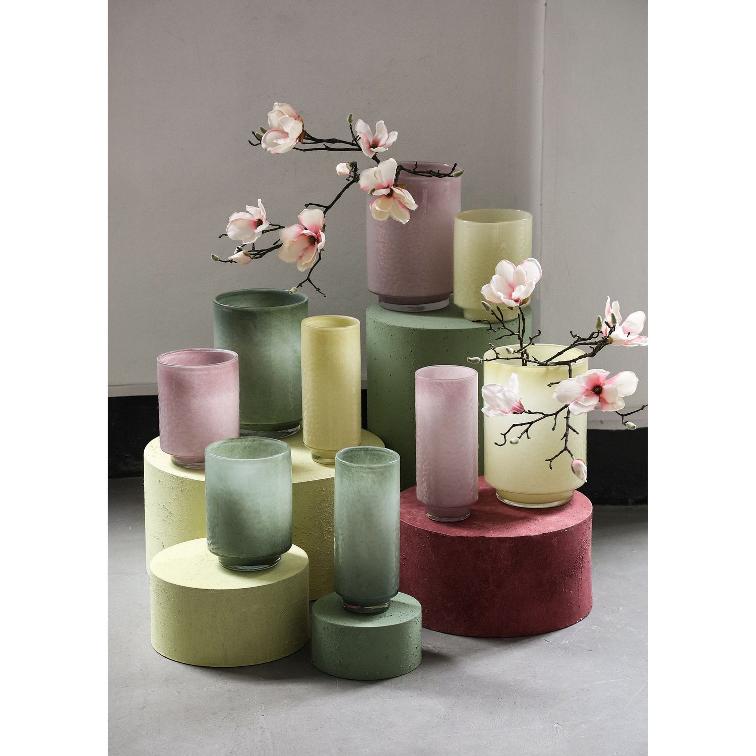 Vase – Cremefarbenes Glas, Runde Form, Gerader Fuß, M – Hervy | PTMD