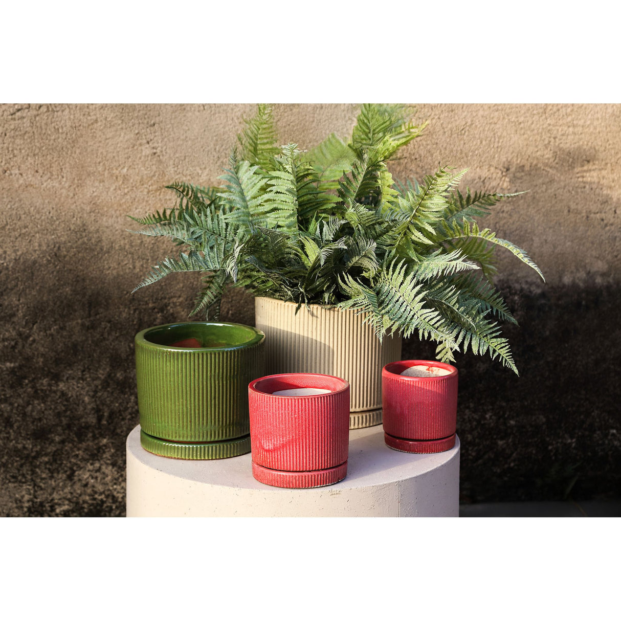 Topf – Geripptes Design, Zylinder Form, Keramik Material, Grün – Meliya | PTMD