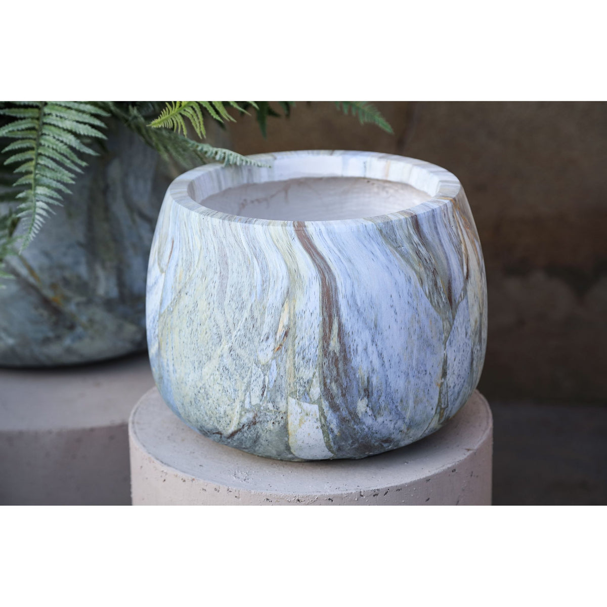 Planter – blue surface, marble look, GRC material, set of 2 – Amilee | PTMD