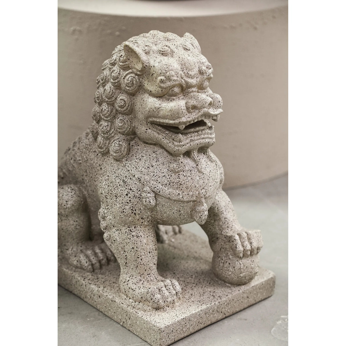 Statue – Chinesisches Löwen Design, GRC Material, Sandfarbe, S – Lionel | PTMD