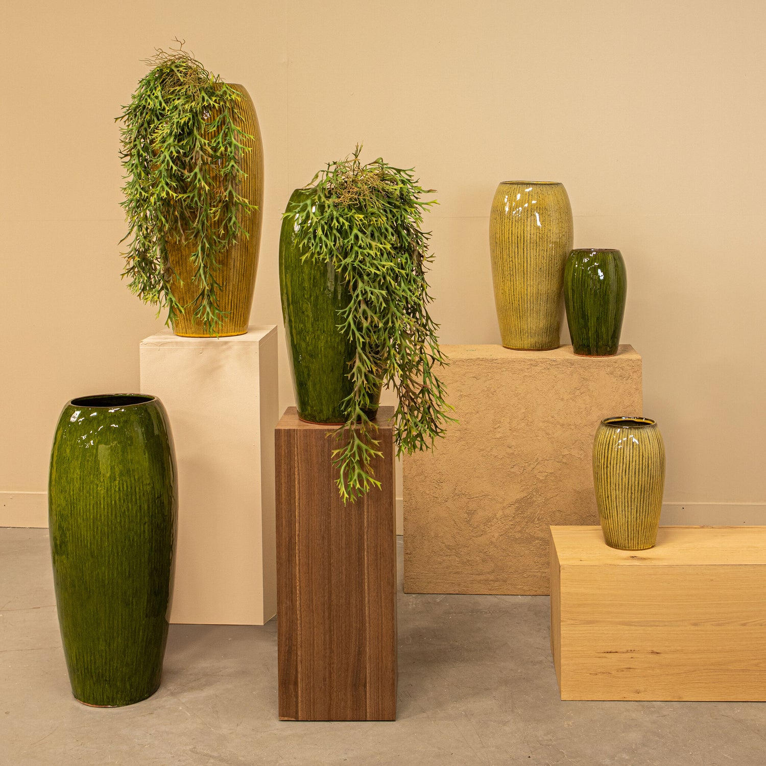 Topf – Glattes Design, Runde Form, Keramik Material, Dunkelgrün, M – Tamica | PTMD