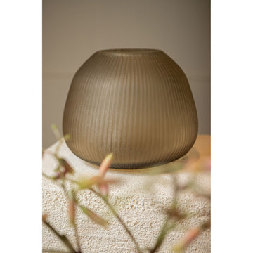 Vase – Braunglas, Geriffelte Oberfläche, Runde Form, S – Marria | PTMD