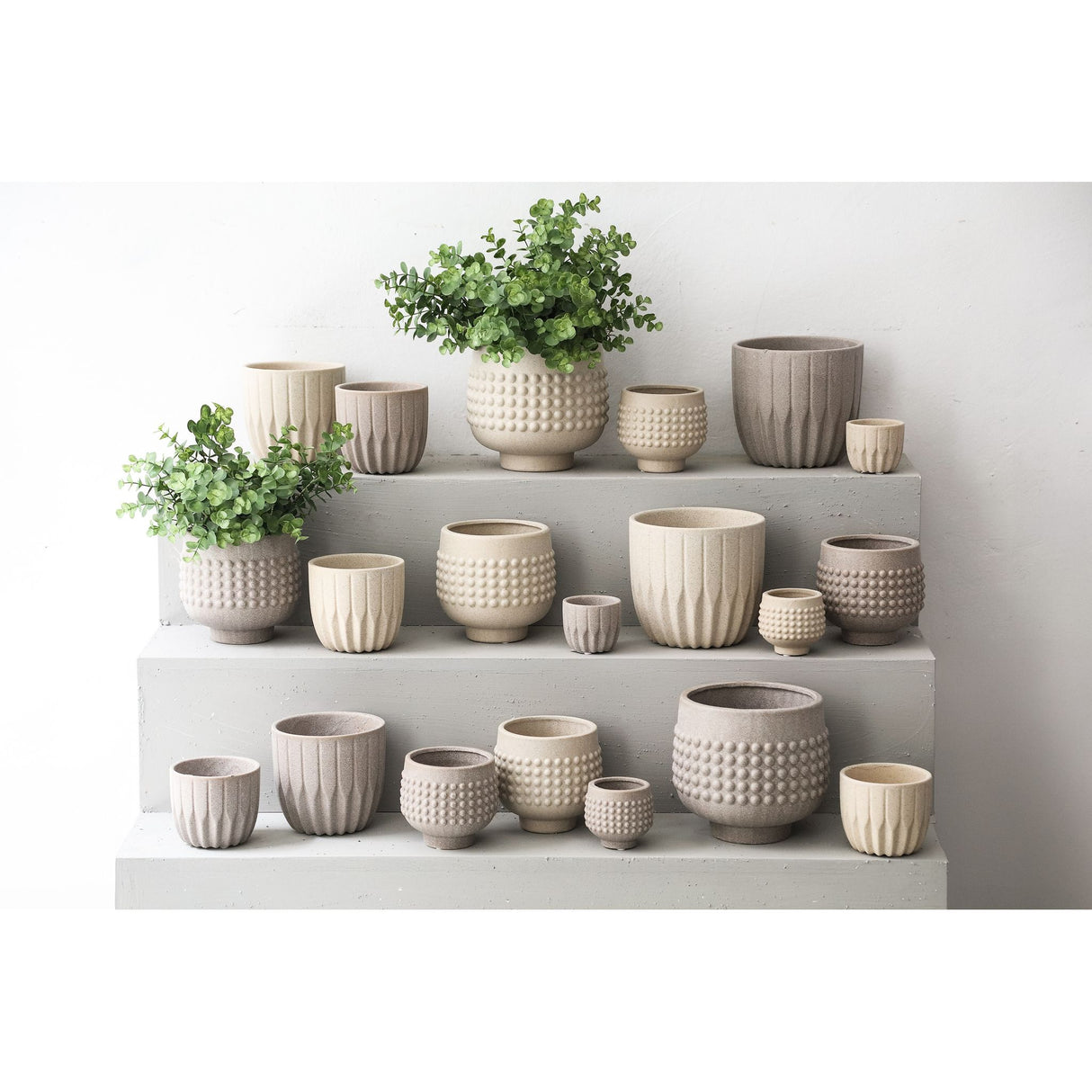 Blumentopf - Porzellan-Keramik, Gepunktetes Zentrum, Sockeldesign, Creme, M - Clarece | PTMD